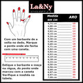 Anel feminino de prata com uma pedra de zircônia solitária em formato de coroa de princesa.”